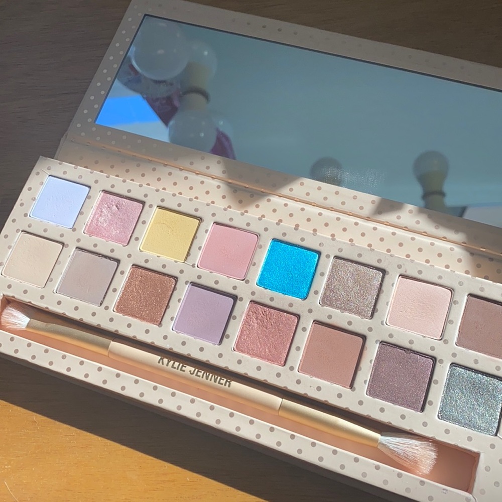 Kylie Cosmetics Take Me on Vacation Palette
